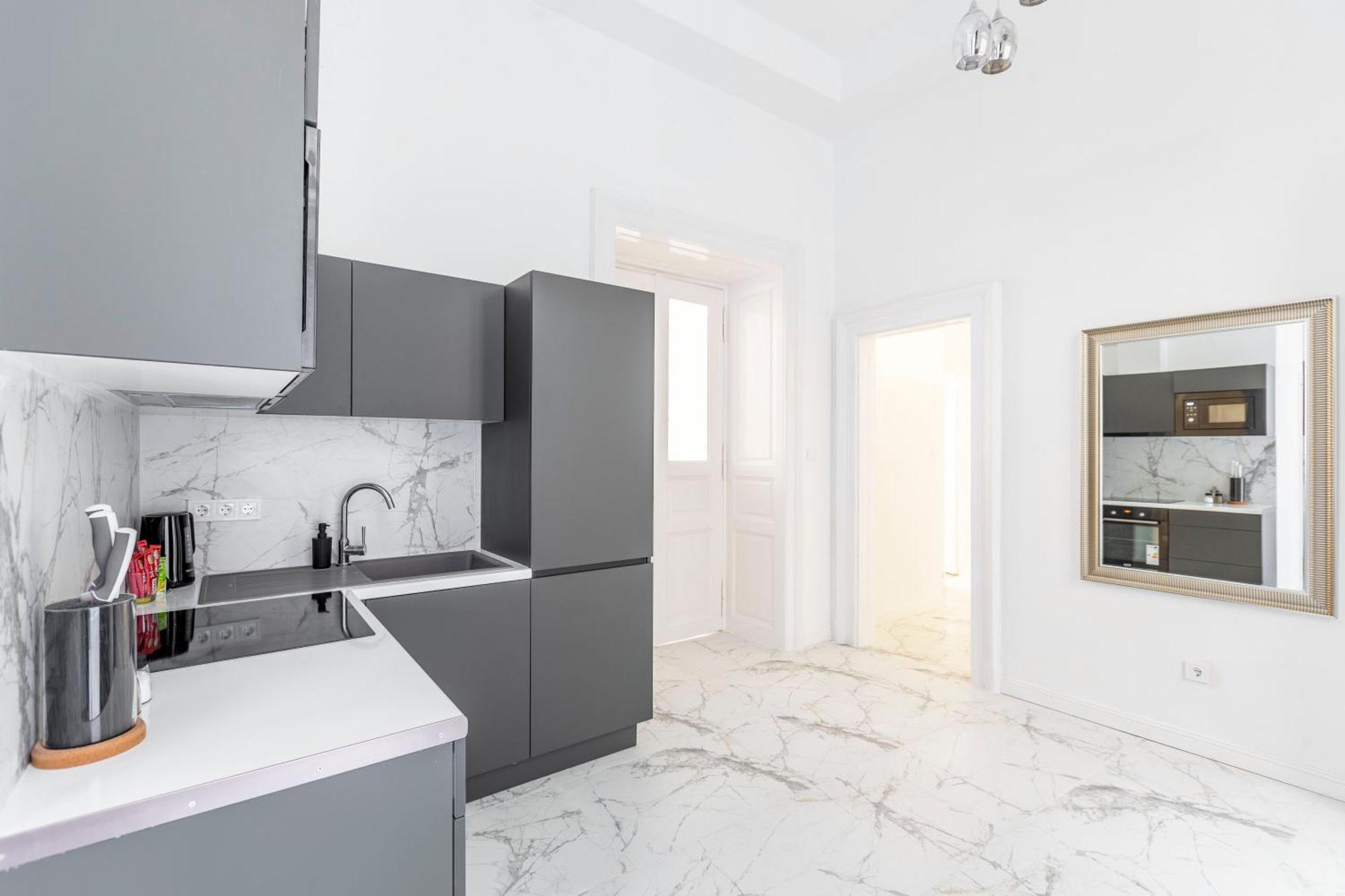 Luxurious Prestige Residence Next To The New York Cafe Будапеща Екстериор снимка