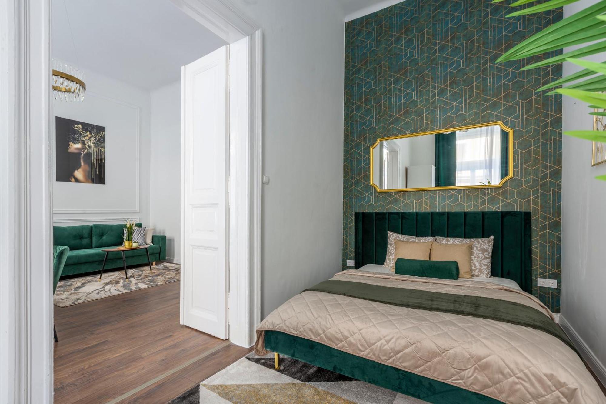 Luxurious Prestige Residence Next To The New York Cafe Будапеща Екстериор снимка
